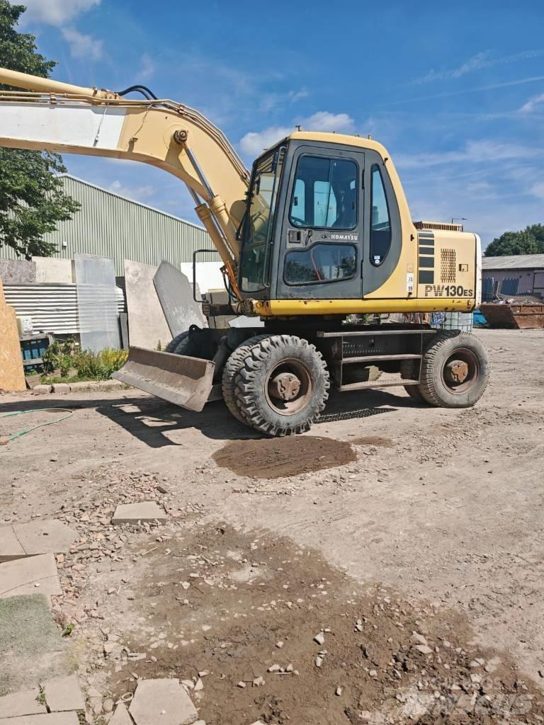 Komatsu PW 130ES-6K Gumikerekes kotrók