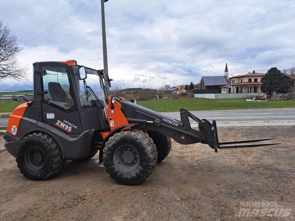 Hitachi ZW 95-6 Gumikerekes homlokrakodók