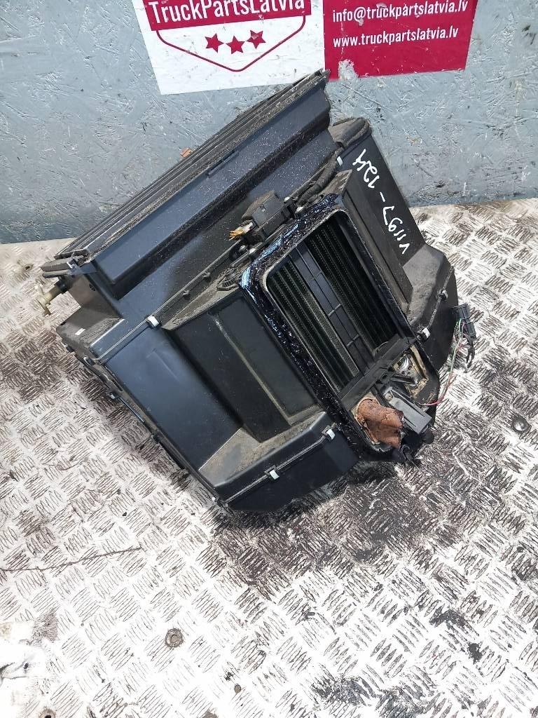 Volvo FH 12    21318095 Vezetőfülke és belső tartozékok