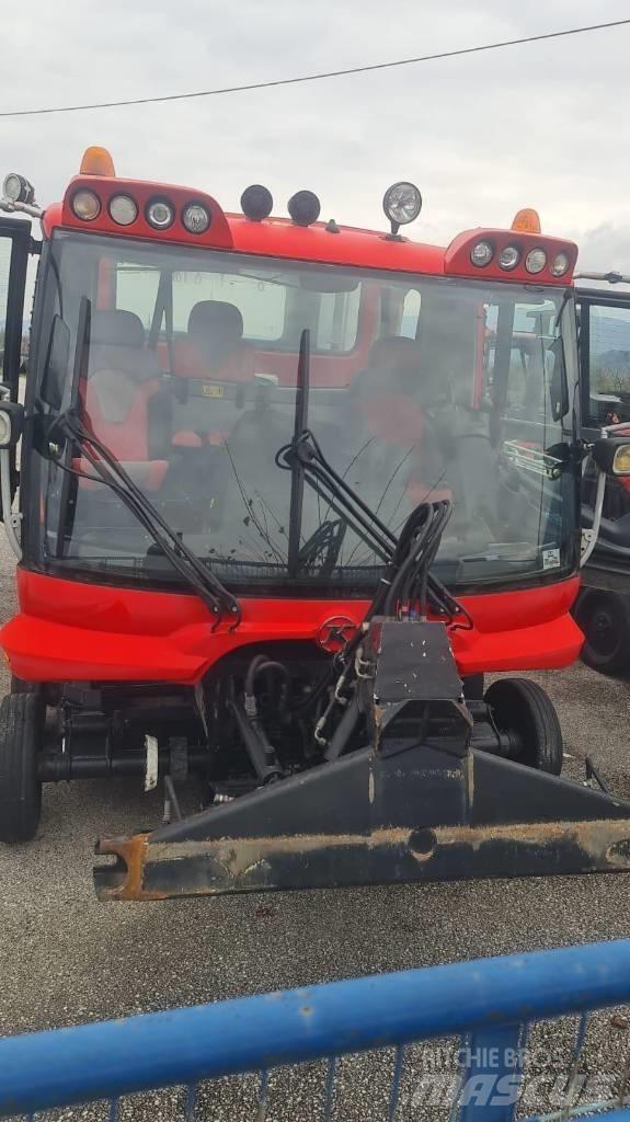  PistenBully  600 Sípálya kezelő gépek