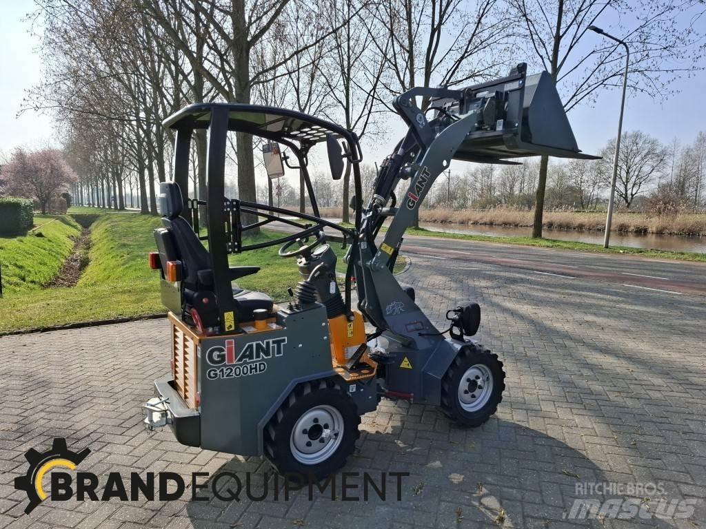 GiANT G1200HD Gumikerekes homlokrakodók