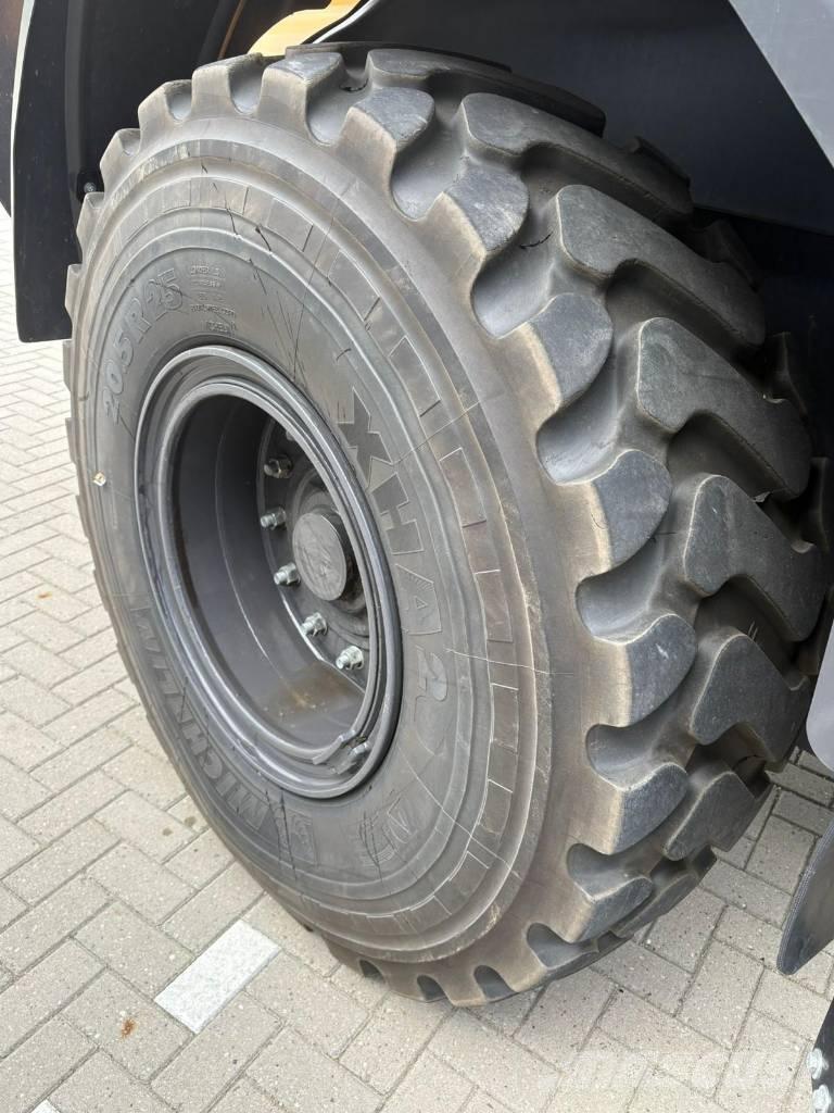 CASE 721G Gumikerekes homlokrakodók