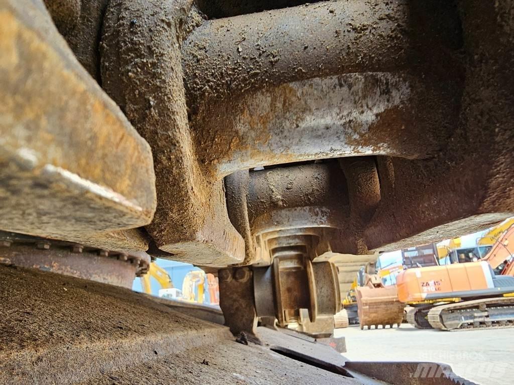 Komatsu PC210LC-8 Lánctalpas kotrók