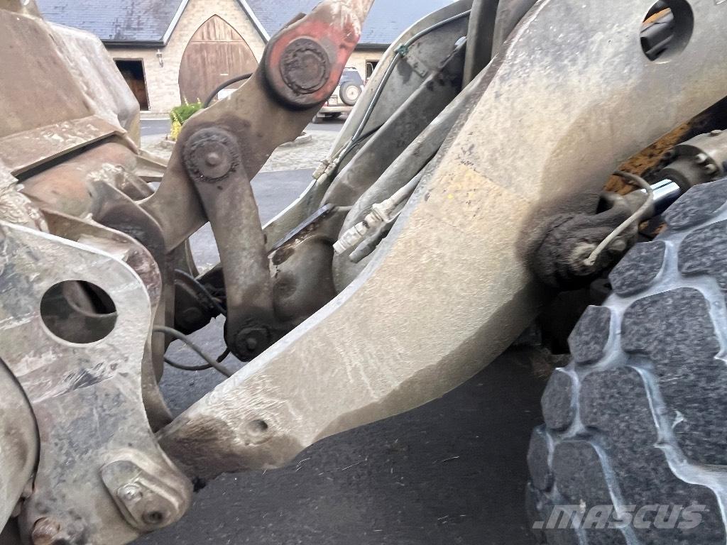 Volvo L 120 E Gumikerekes homlokrakodók