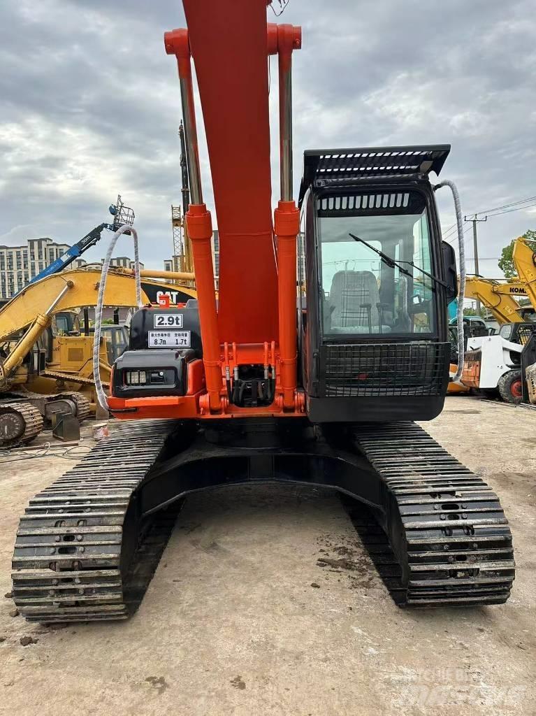Hitachi ZX 200 Lánctalpas kotrók