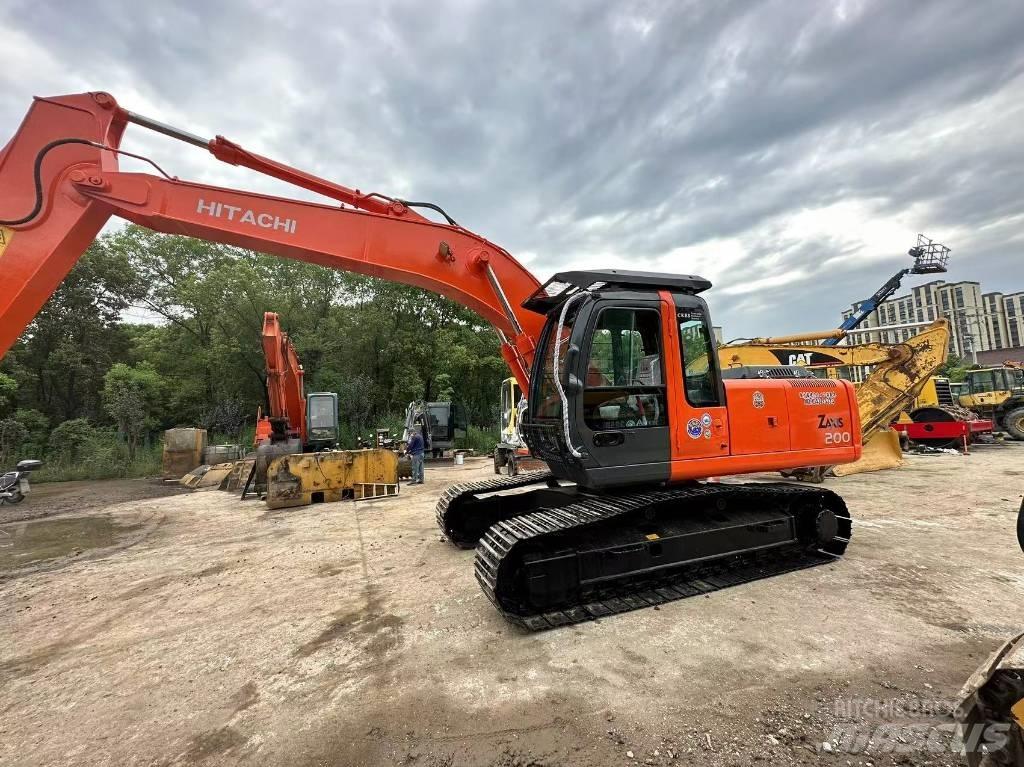 Hitachi ZX 200 Lánctalpas kotrók