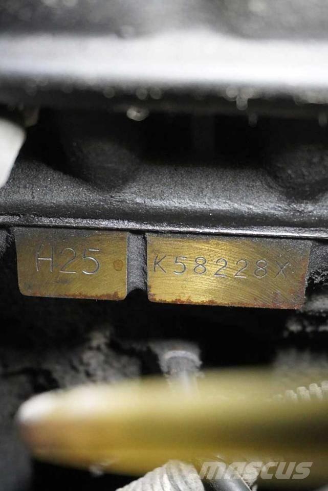 Nissan UGD02 A 32 PQ Gázüzemű targoncák