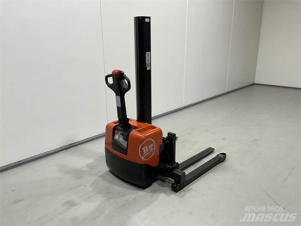 Toyota HWE100 Elektromos gyalogkíséretű targoncák