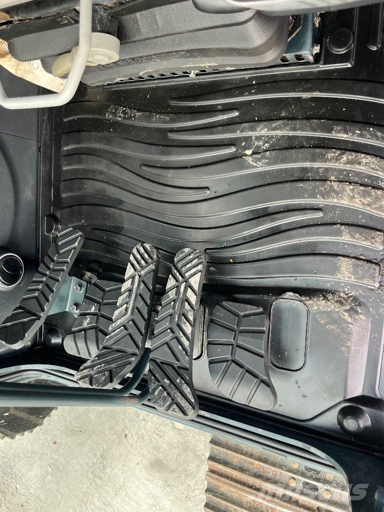 Hyundai HX140L Lánctalpas kotrók