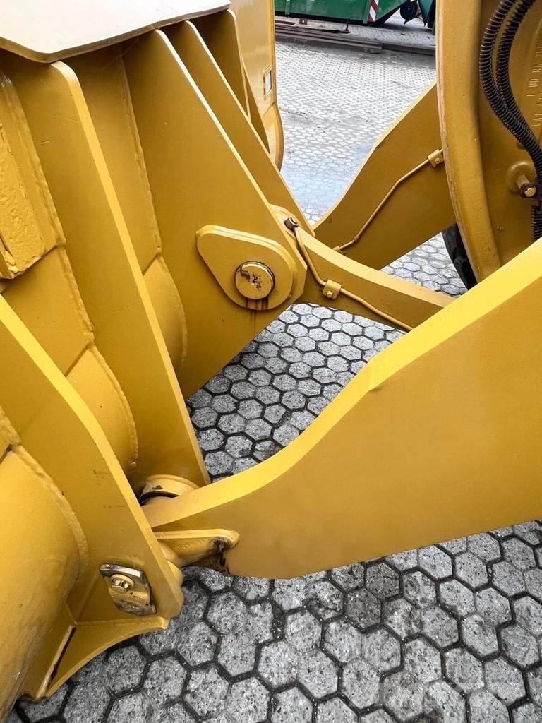 CAT 966M Gumikerekes homlokrakodók