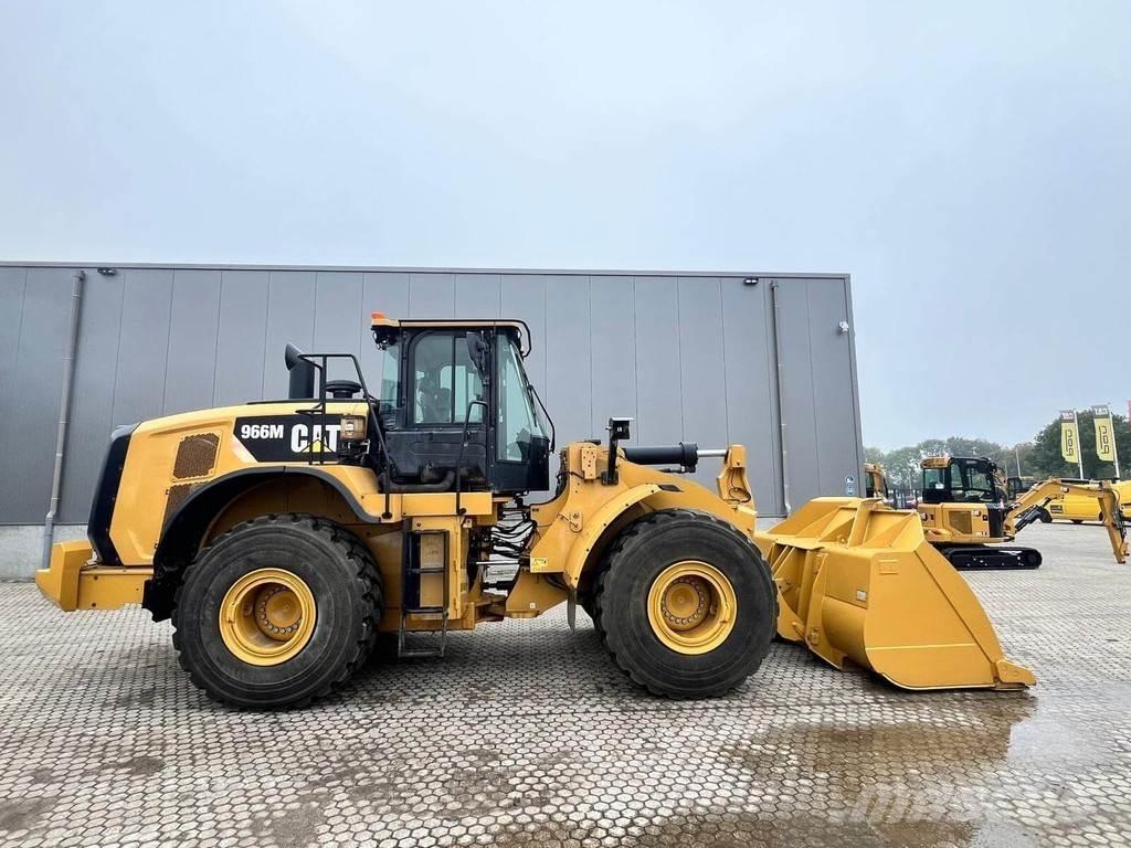 CAT 966M Gumikerekes homlokrakodók