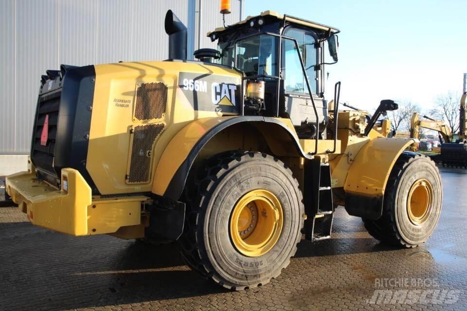 CAT 966M Gumikerekes homlokrakodók