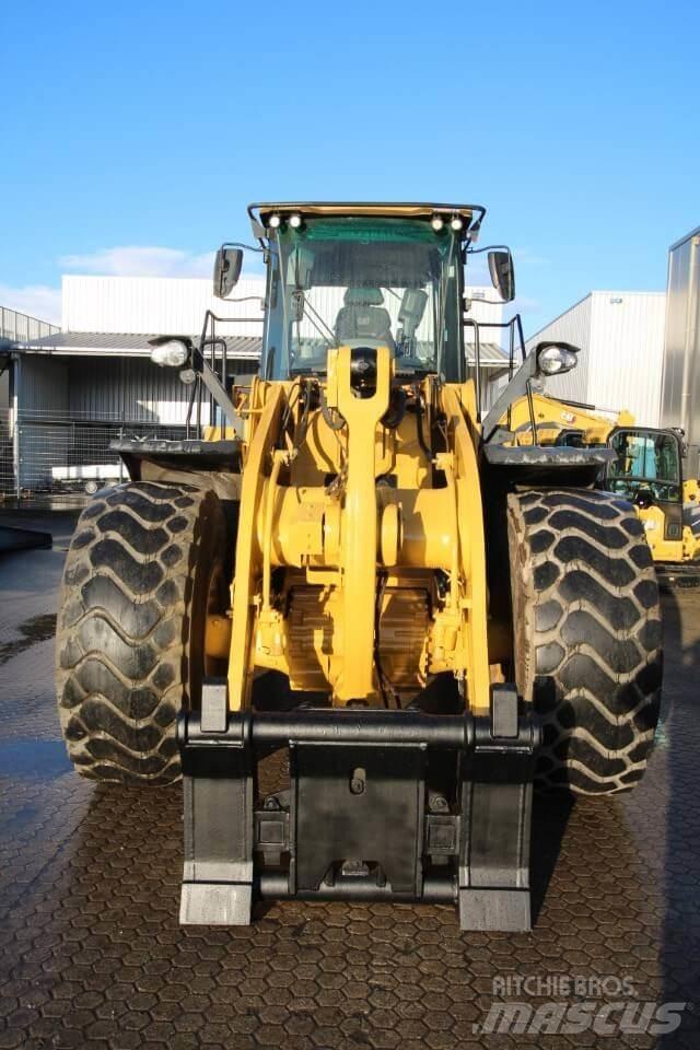 CAT 966M Gumikerekes homlokrakodók
