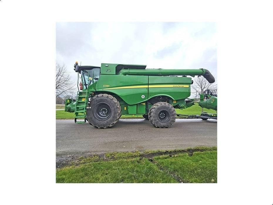 John Deere S 790 Kombájnok