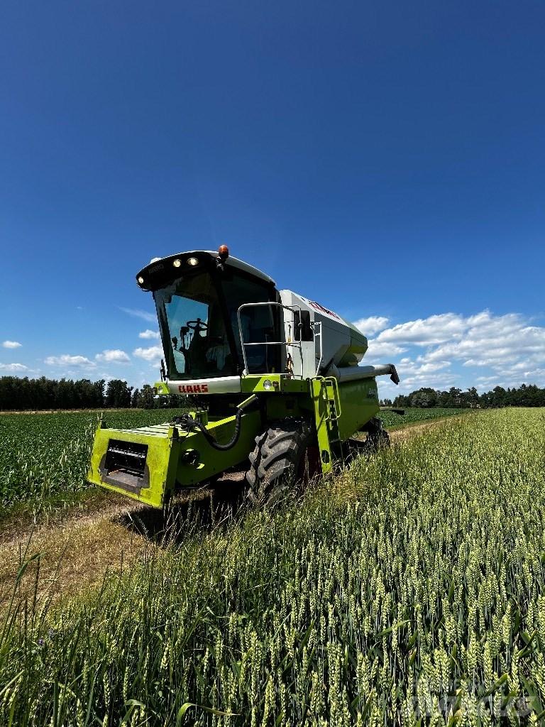 CLAAS Avero 240 Kombájnok
