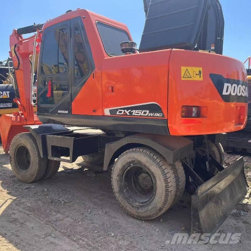Doosan DX150w Gumikerekes kotrók
