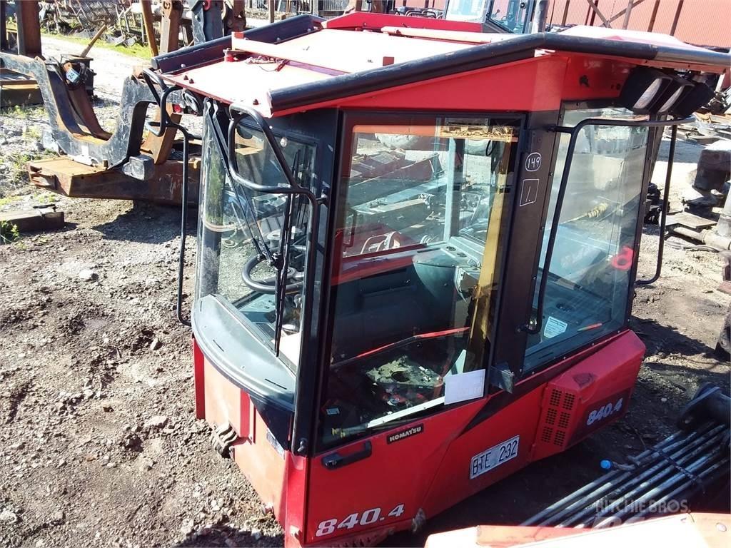 Komatsu 840.4 Vezetőfülke és belső tartozékok