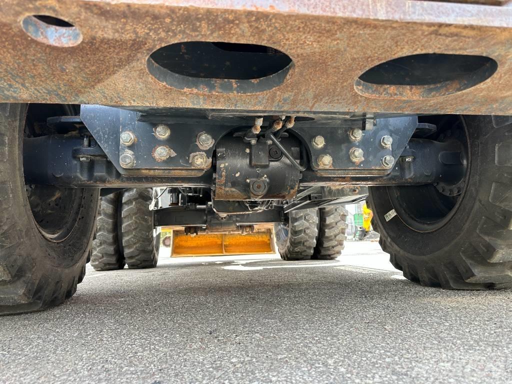 Komatsu PW160-11 Gumikerekes kotrók