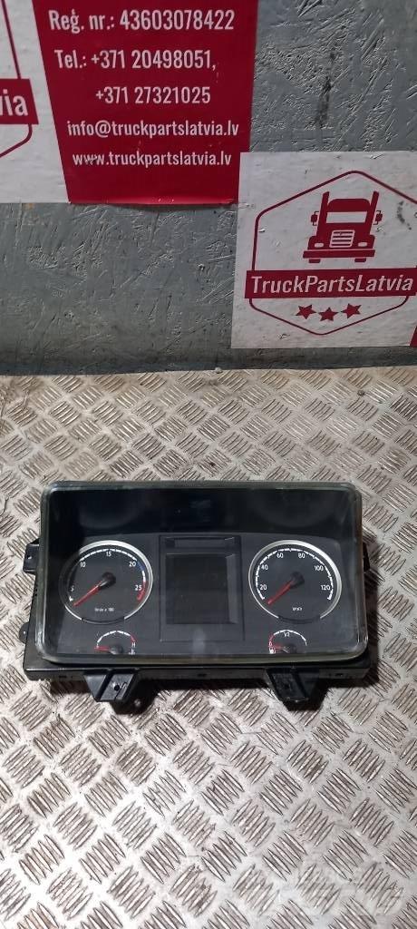 Scania R 440    2052210 Vezetőfülke és belső tartozékok