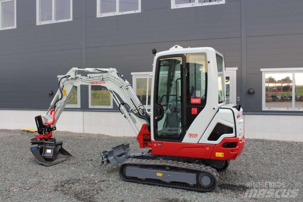 Takeuchi TB 225 Mini kotrók < 7t