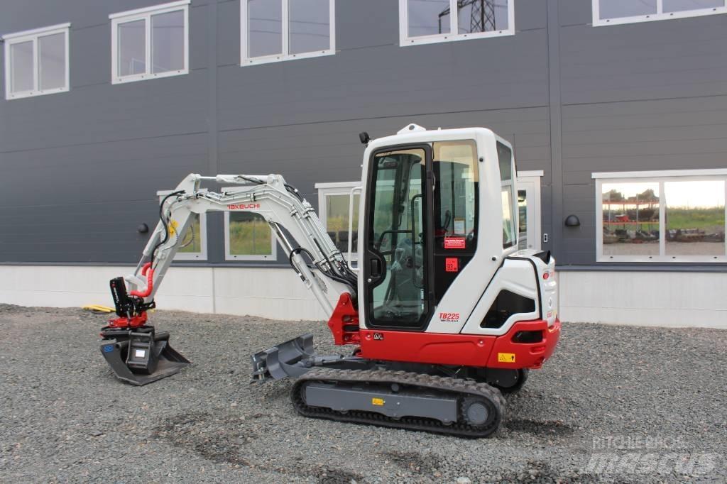 Takeuchi TB 225 Mini kotrók < 7t