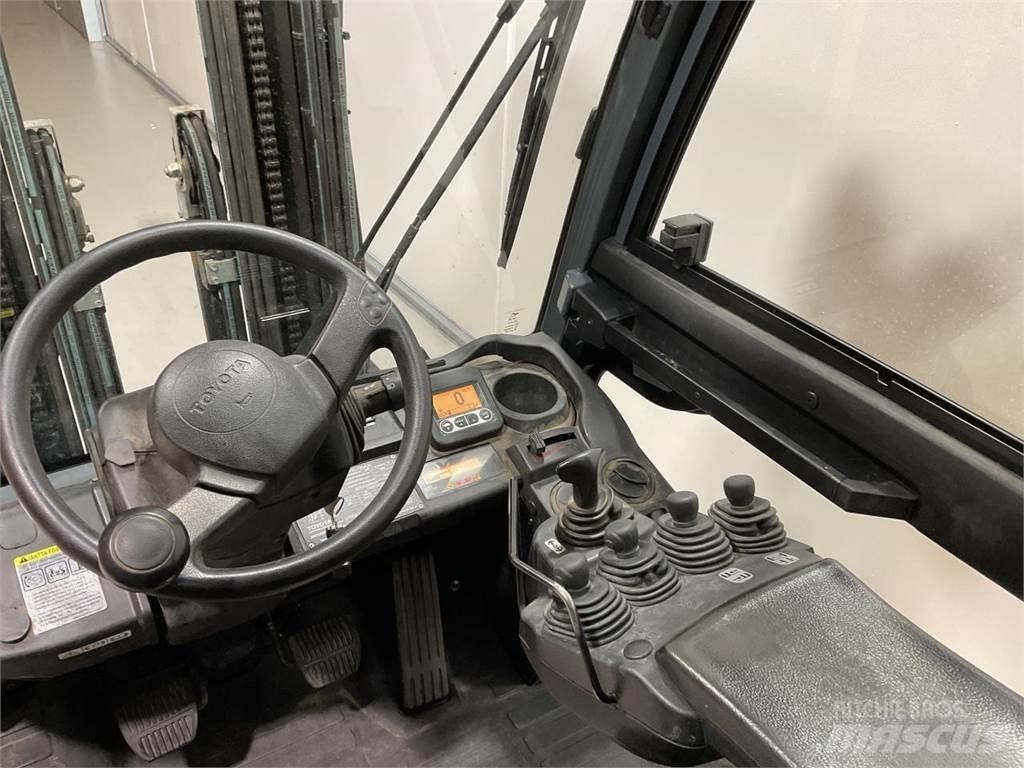 Toyota 52-8FDF30 Dízel targoncák