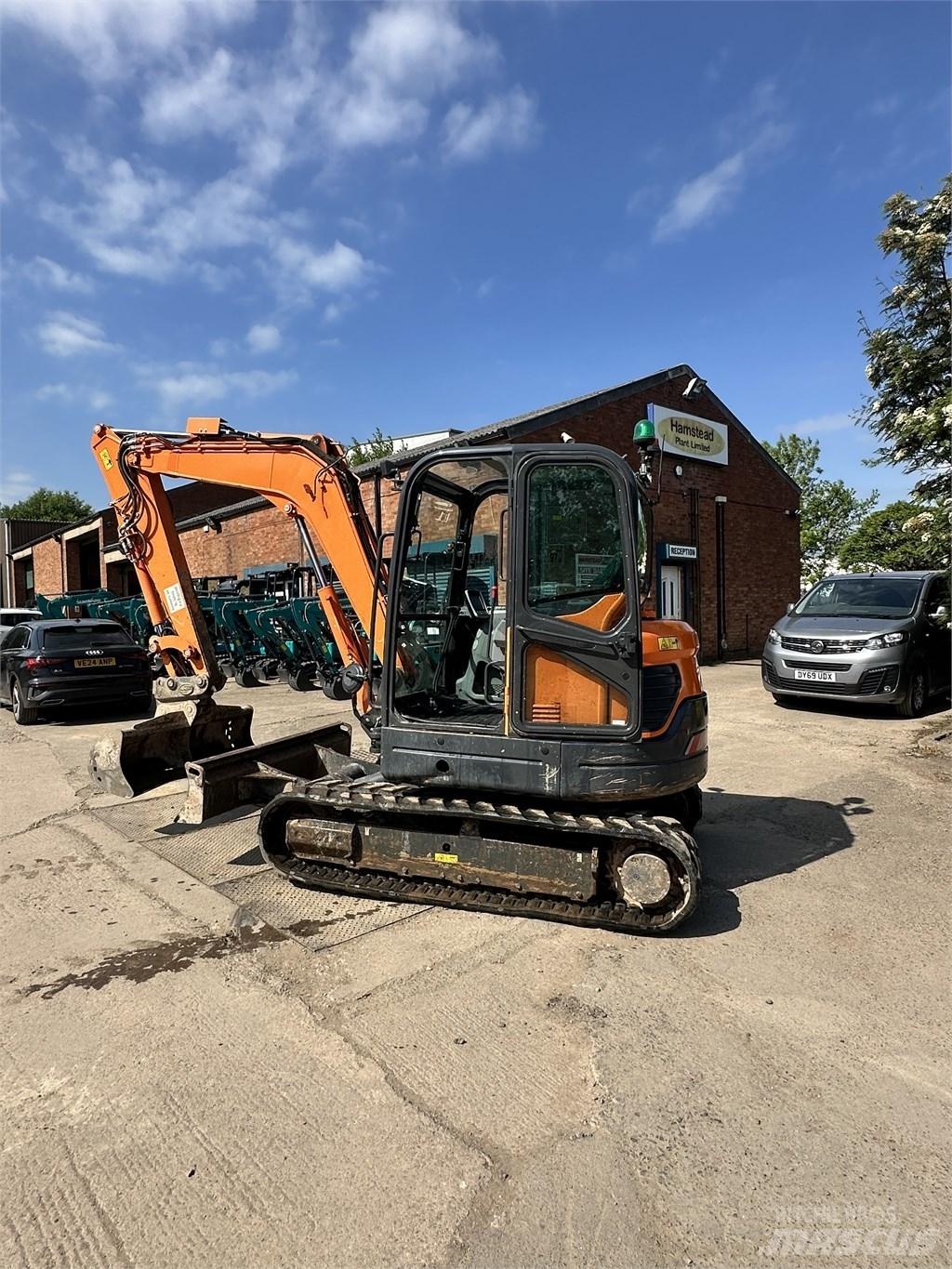 Doosan DX 63-3 Mini kotrók < 7t