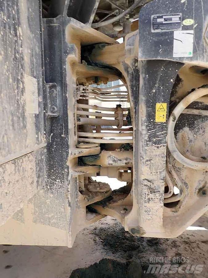 Komatsu WA600-8EO Gumikerekes homlokrakodók