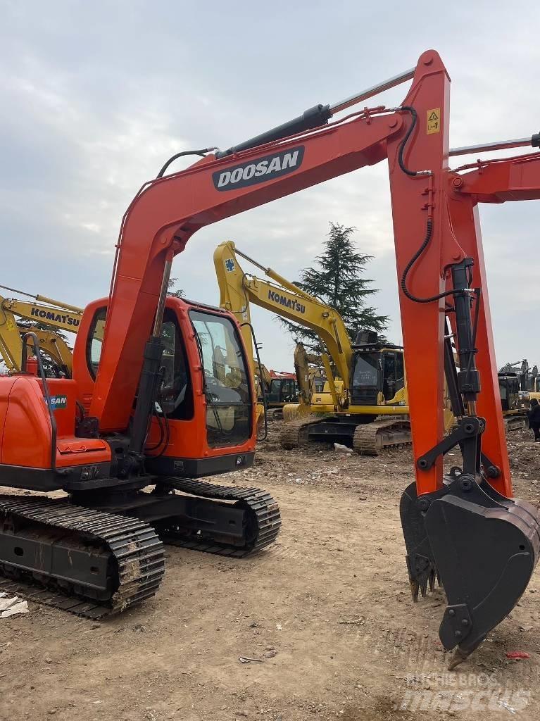 Doosan DX80 Közepes (midi) kotrók 7 t - 12 t