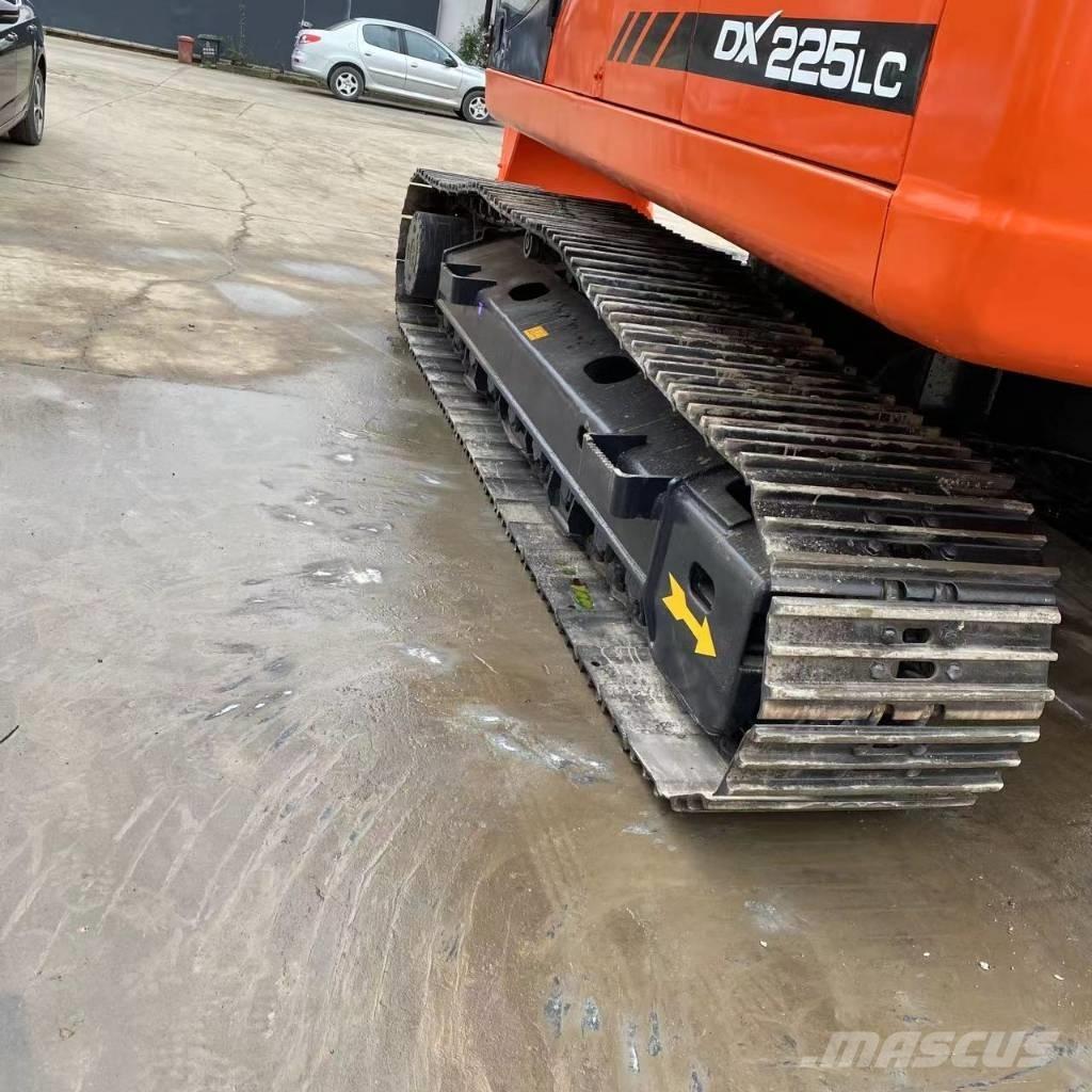 Doosan DX 225 LC Lánctalpas kotrók