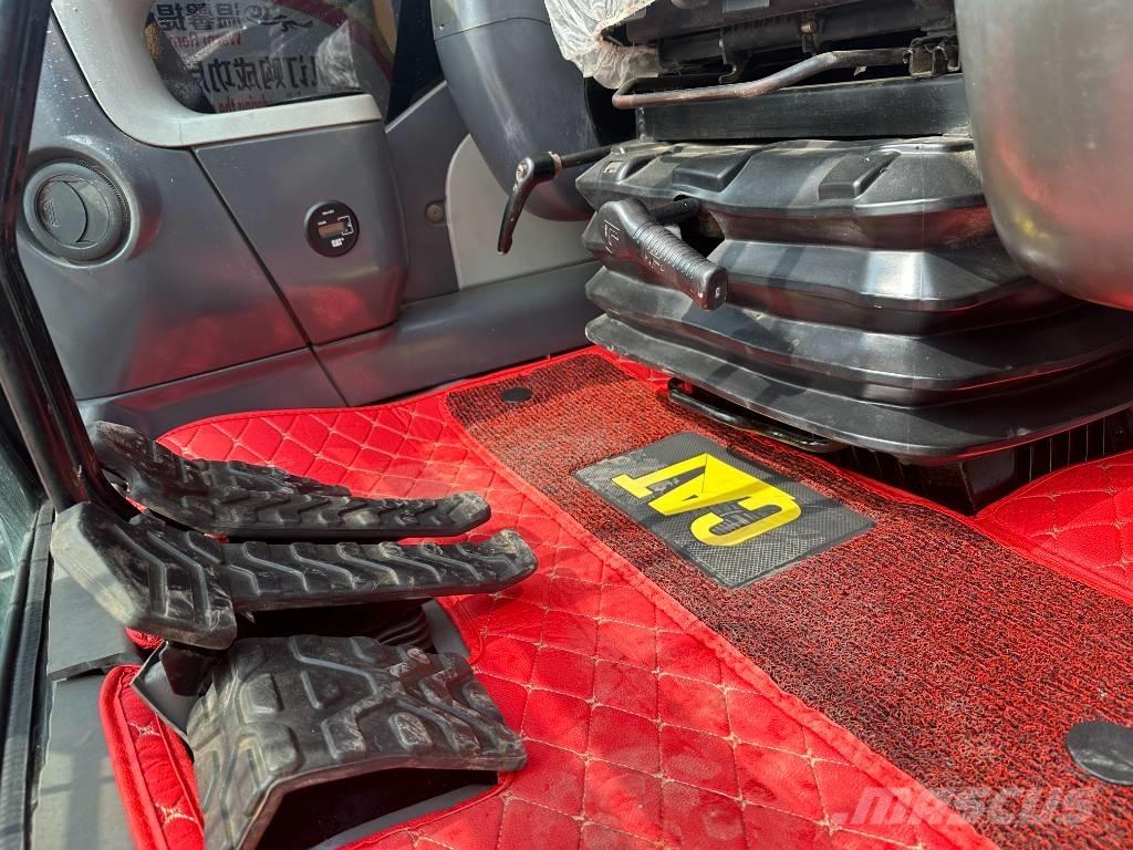 CAT 329 D L Lánctalpas kotrók