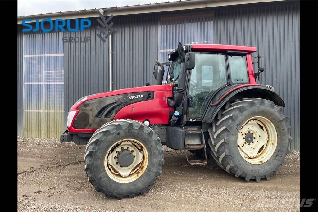 Valtra T153 Traktorok