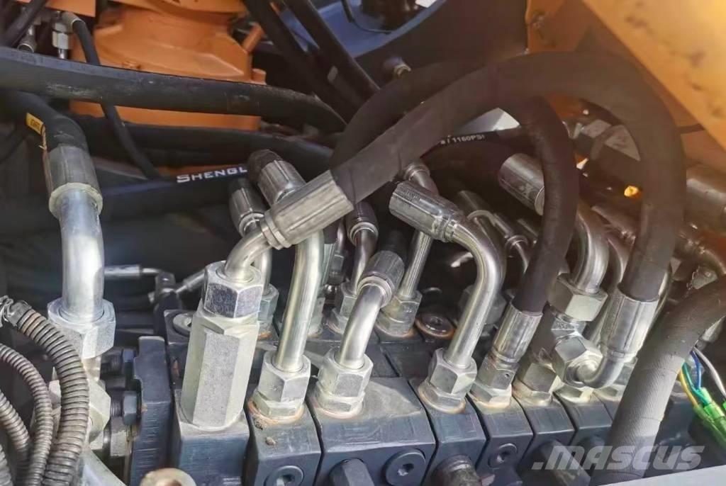  新源 75 Gumikerekes kotrók