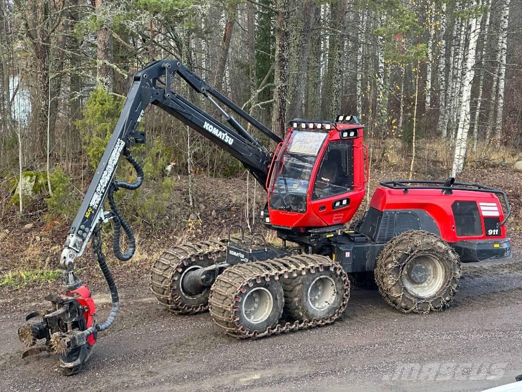 Komatsu 911 Betakarítók