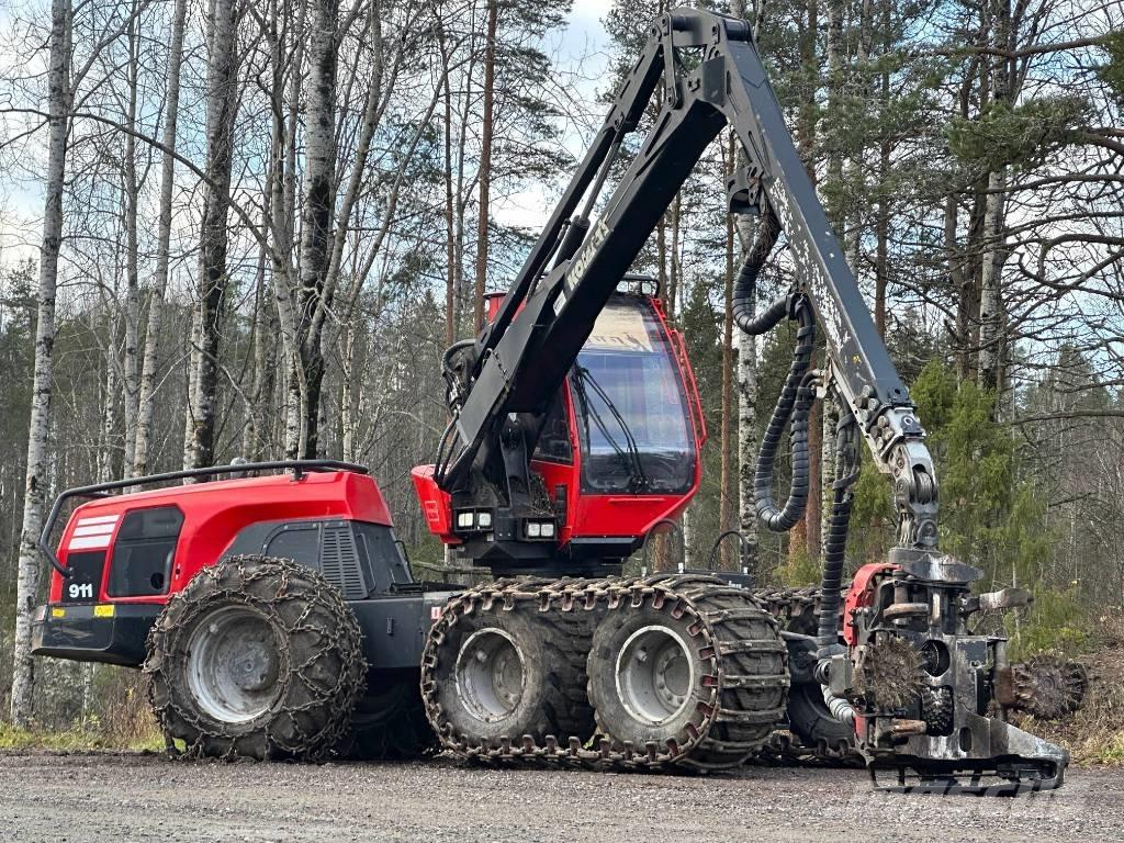 Komatsu 911 Betakarítók