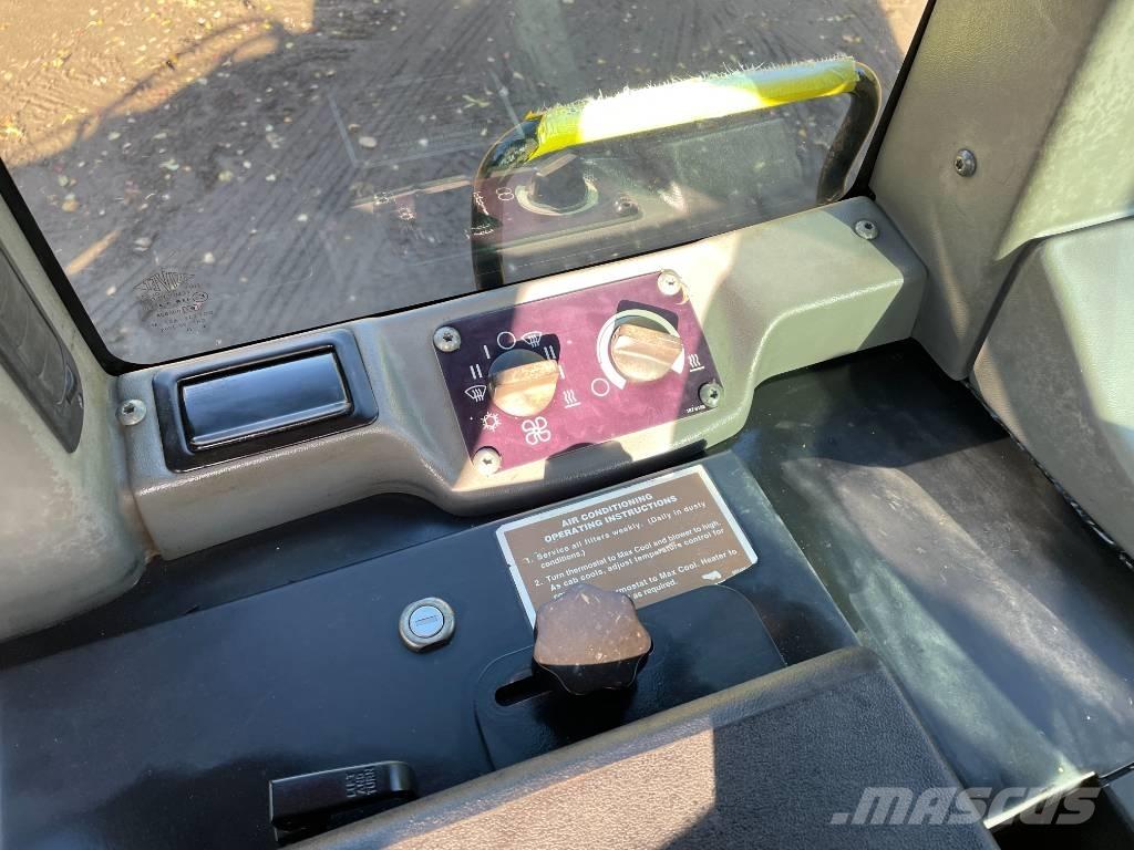 CAT 953 C Lánctalpas homlokrakodók