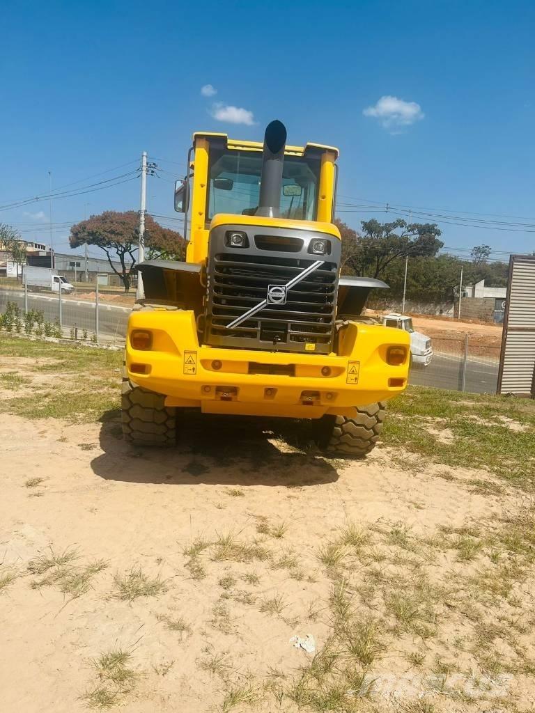 Volvo L 90 F Gumikerekes homlokrakodók