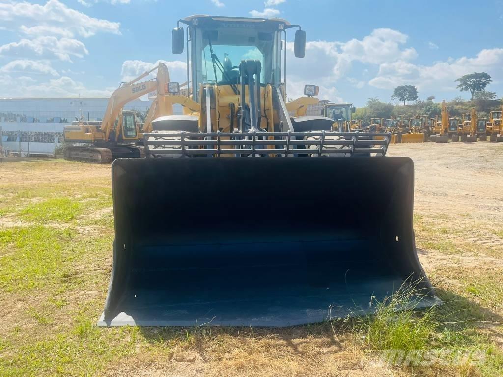 Volvo L 90 F Gumikerekes homlokrakodók