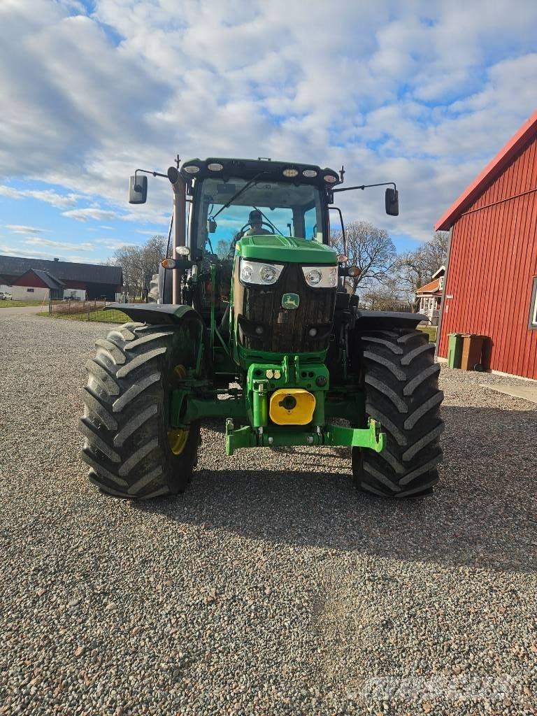John Deere 6210 R Traktorok