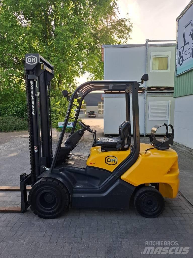 OM XG30 Heftruck Gázüzemű targoncák