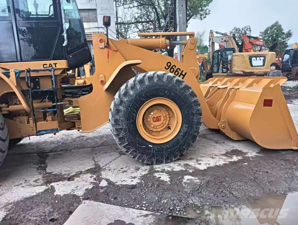 CAT 966 H Gumikerekes homlokrakodók