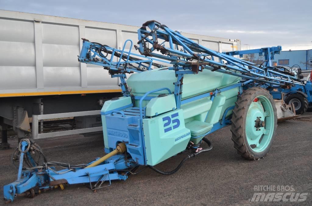 Berthoud Racer 25 Vontatott trágyaszórók