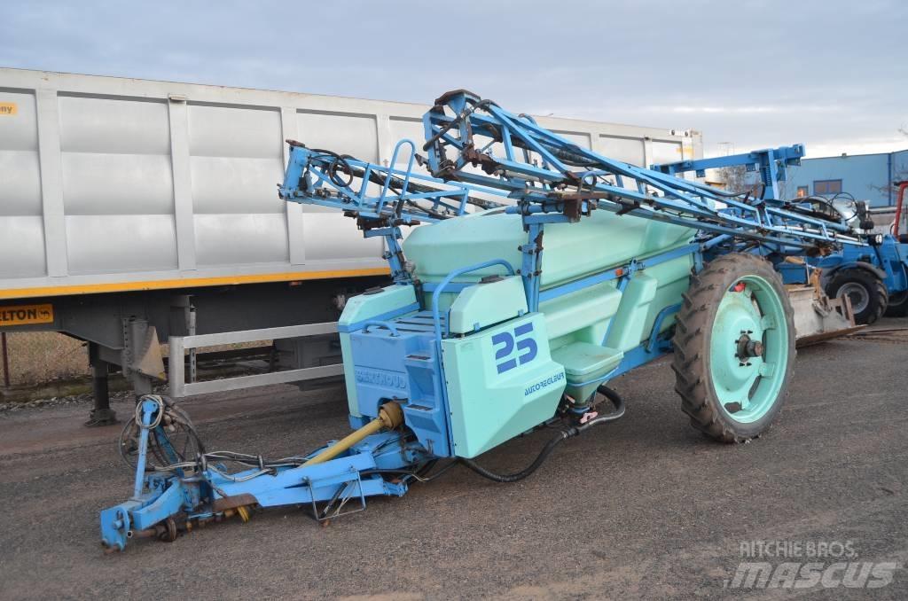 Berthoud Racer 25 Vontatott trágyaszórók