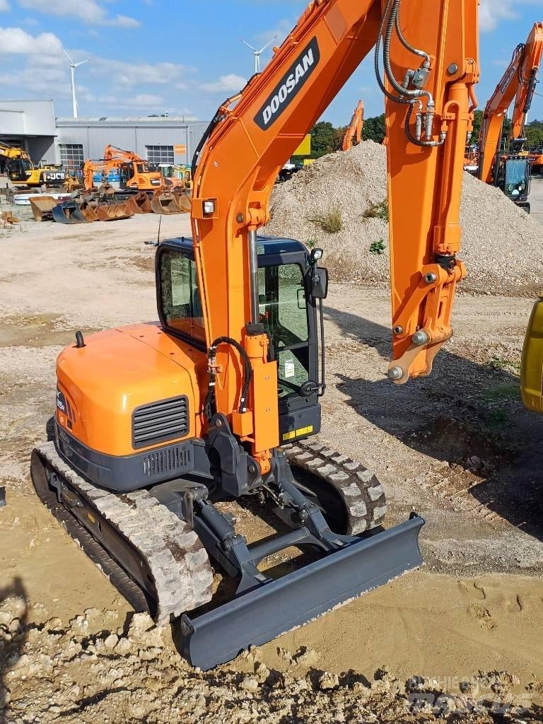 Doosan DX 85 R-3 Közepes (midi) kotrók 7 t - 12 t