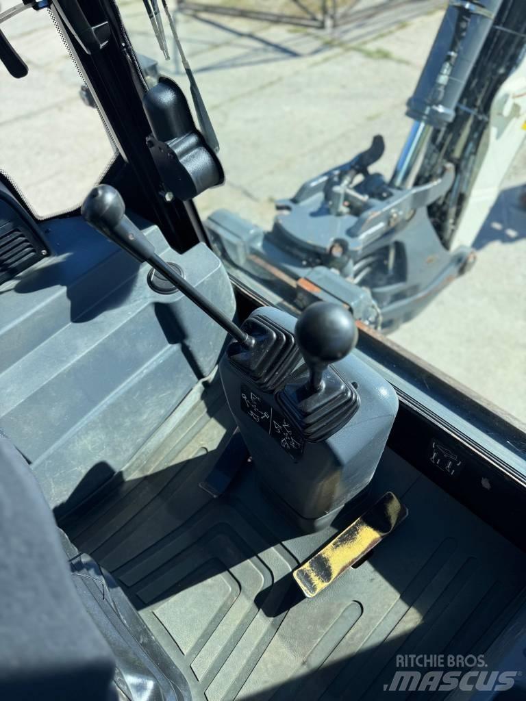 Terex TLB 890 Kotrórakodók