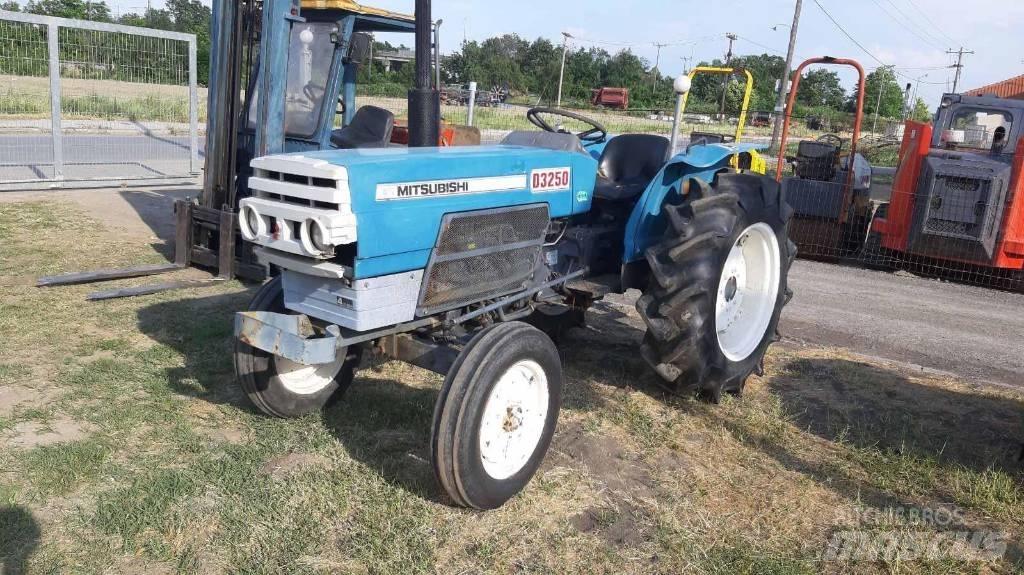 Mitsubishi 3250 Traktorok