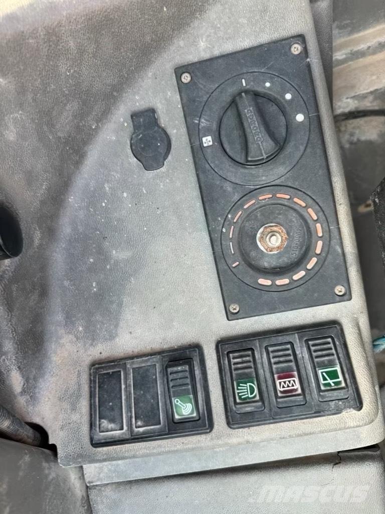 Atlas AR 65 Gumikerekes homlokrakodók