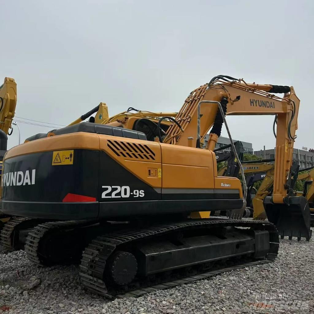 Hyundai 220-9s Lánctalpas kotrók