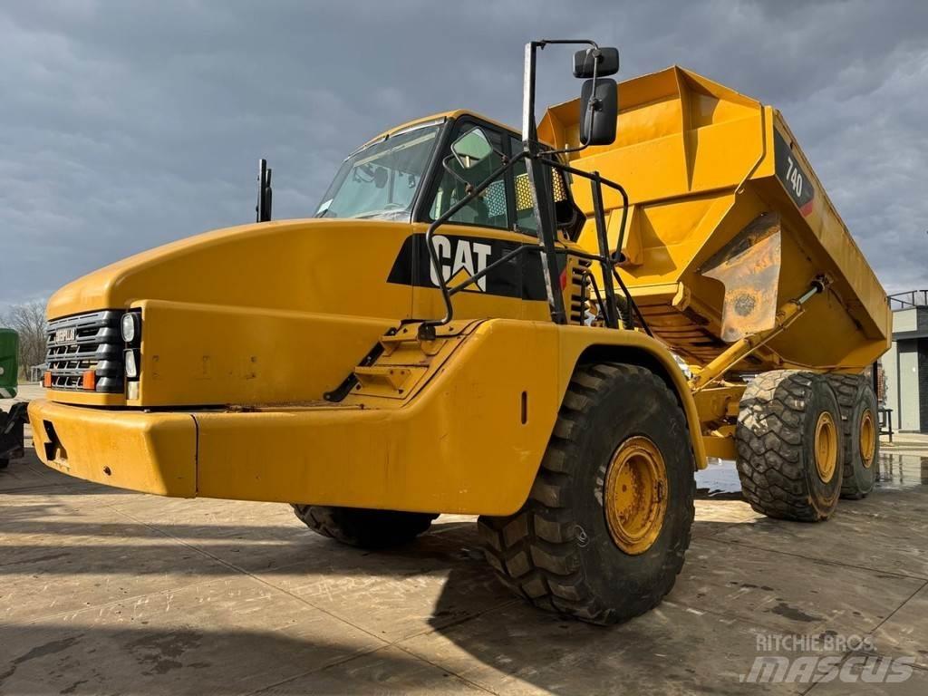 CAT 740 Mezei dömperek