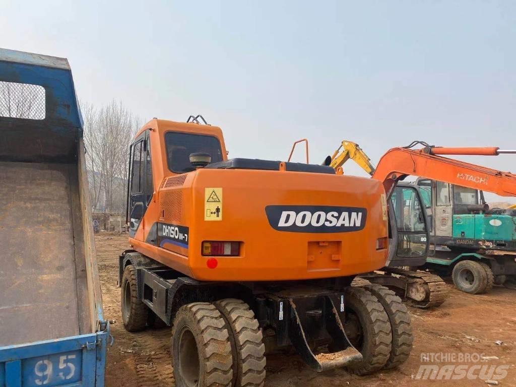 Doosan DH 150W Gumikerekes kotrók